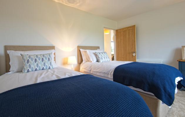 Curlew Cottage twin beds