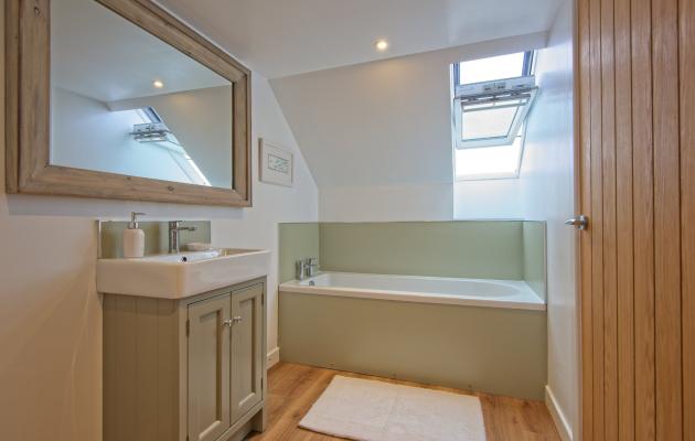 Curlew Cottage master ensuite