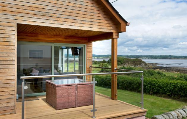 Curlew Cottage patio area