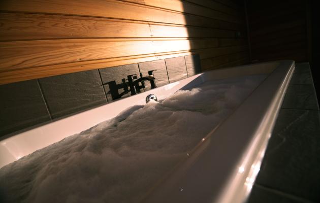 Cedar View bathtub